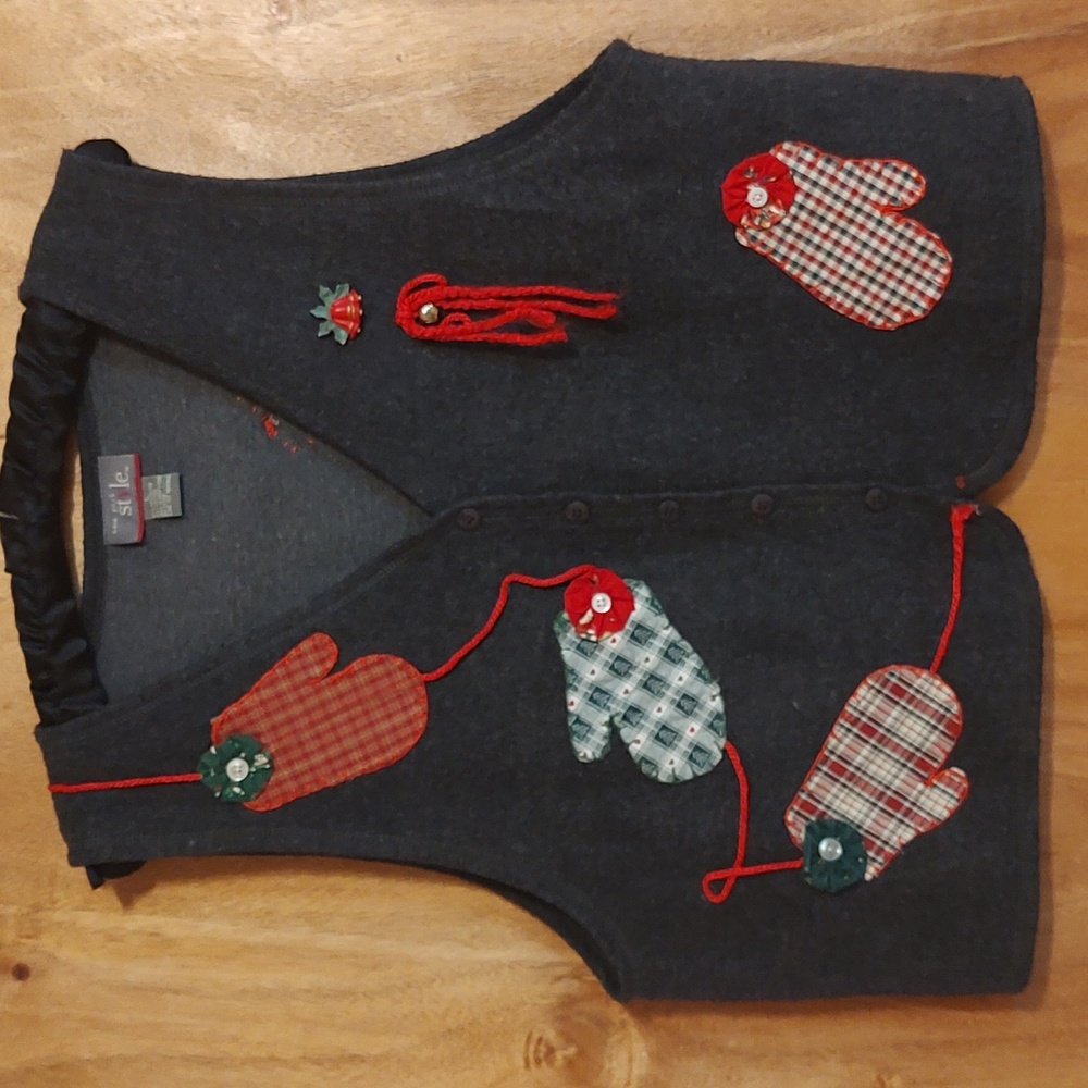 New York Style Womens Fleece Christmas Vest Gray Red Mitten Appliques Bell L